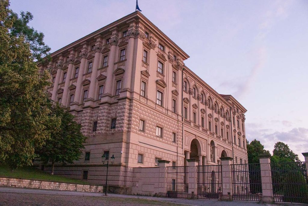 Pałac Czweninów, Praga