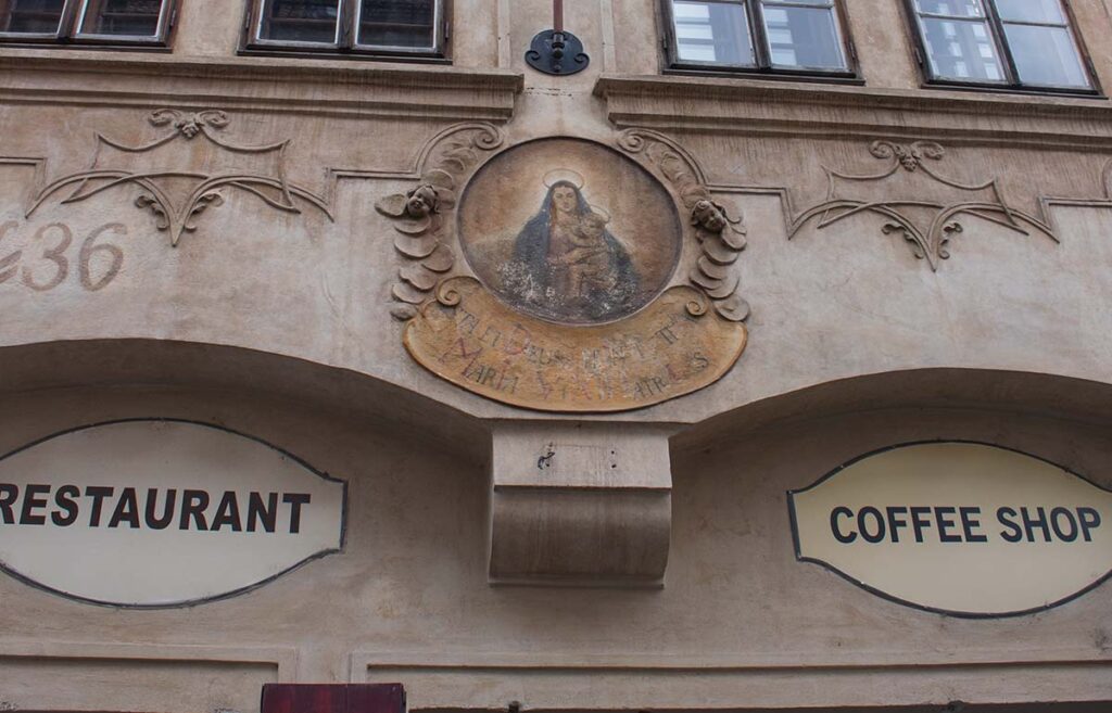 Кам'яниця «У Діви Марії Помічниці»