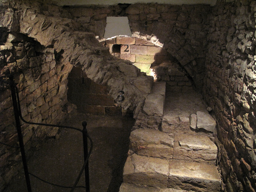 Арка у підвалі музею Карлового мосту