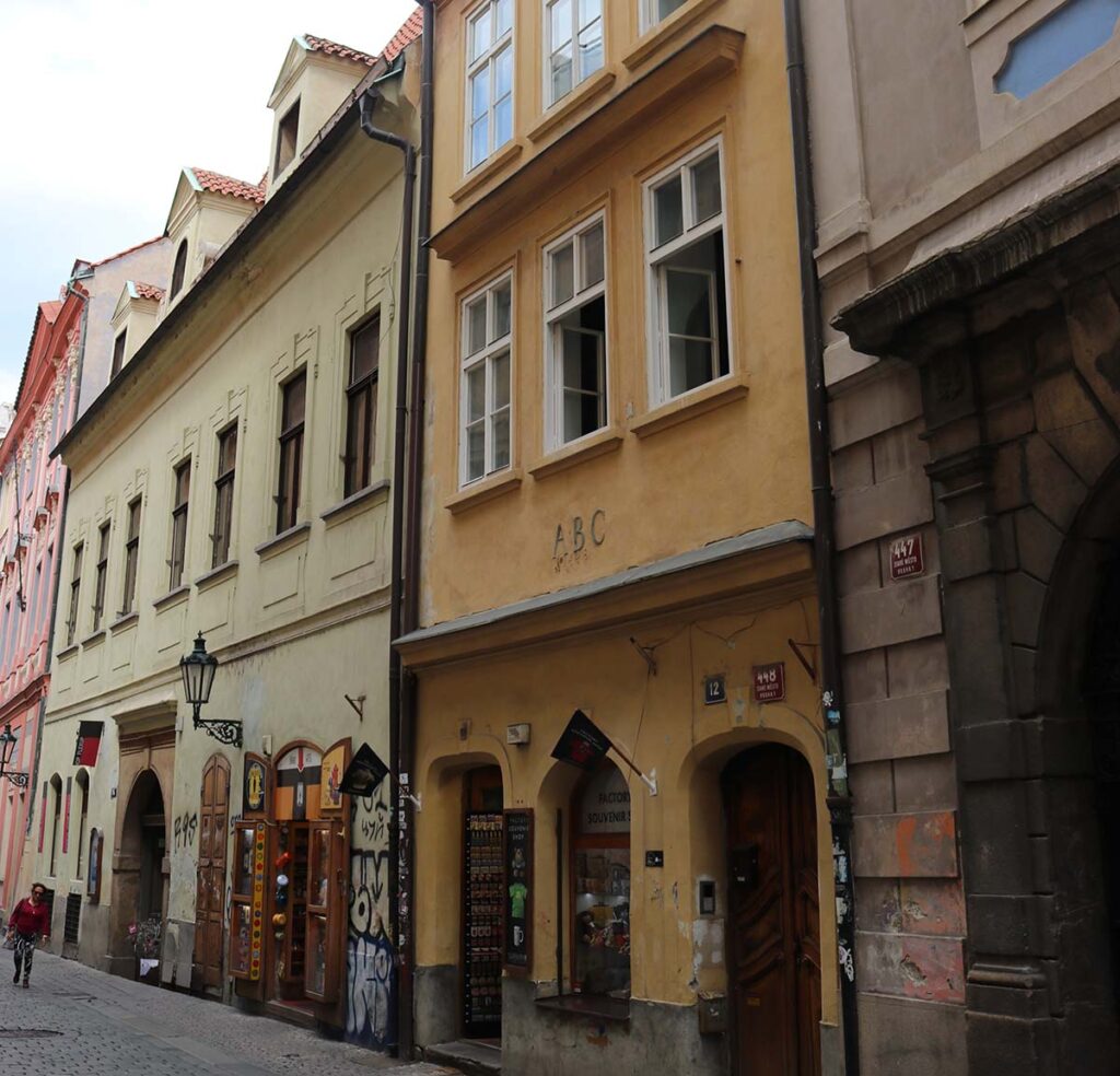 Будинок за адресою Jilská 449/14, де мешкав майстер Гануш