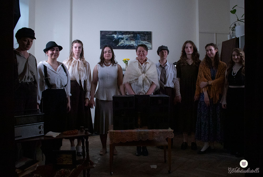 Акторська трупа після закінчення вистави