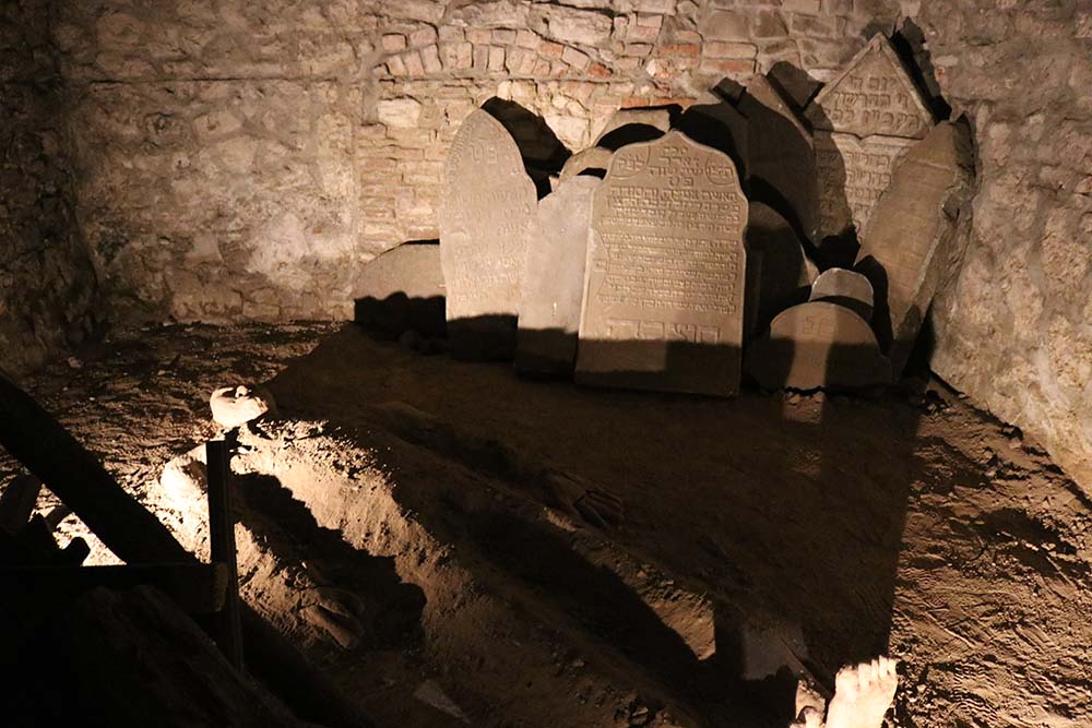 Голем. Muzeum pražských pověstí a strašidel Голем. Muzeum pražských pověstí a strašidel